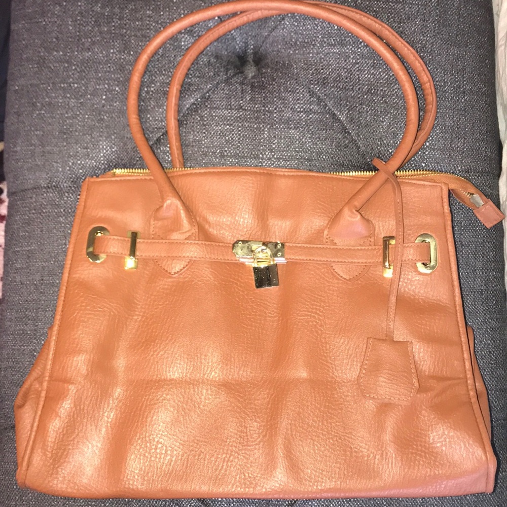 EUC Comsi:Comsa Faux Leather Zip Handbag,Caramel